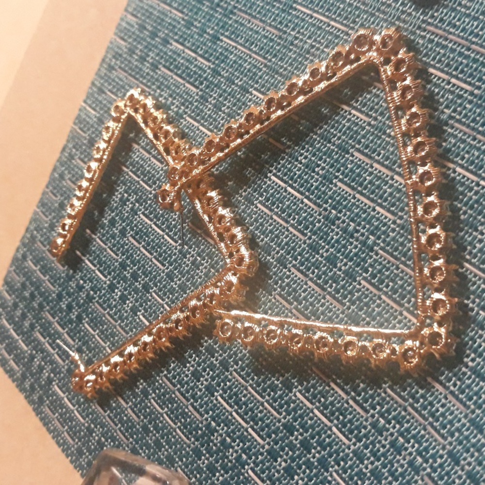 Earring - Picture 4 of 5